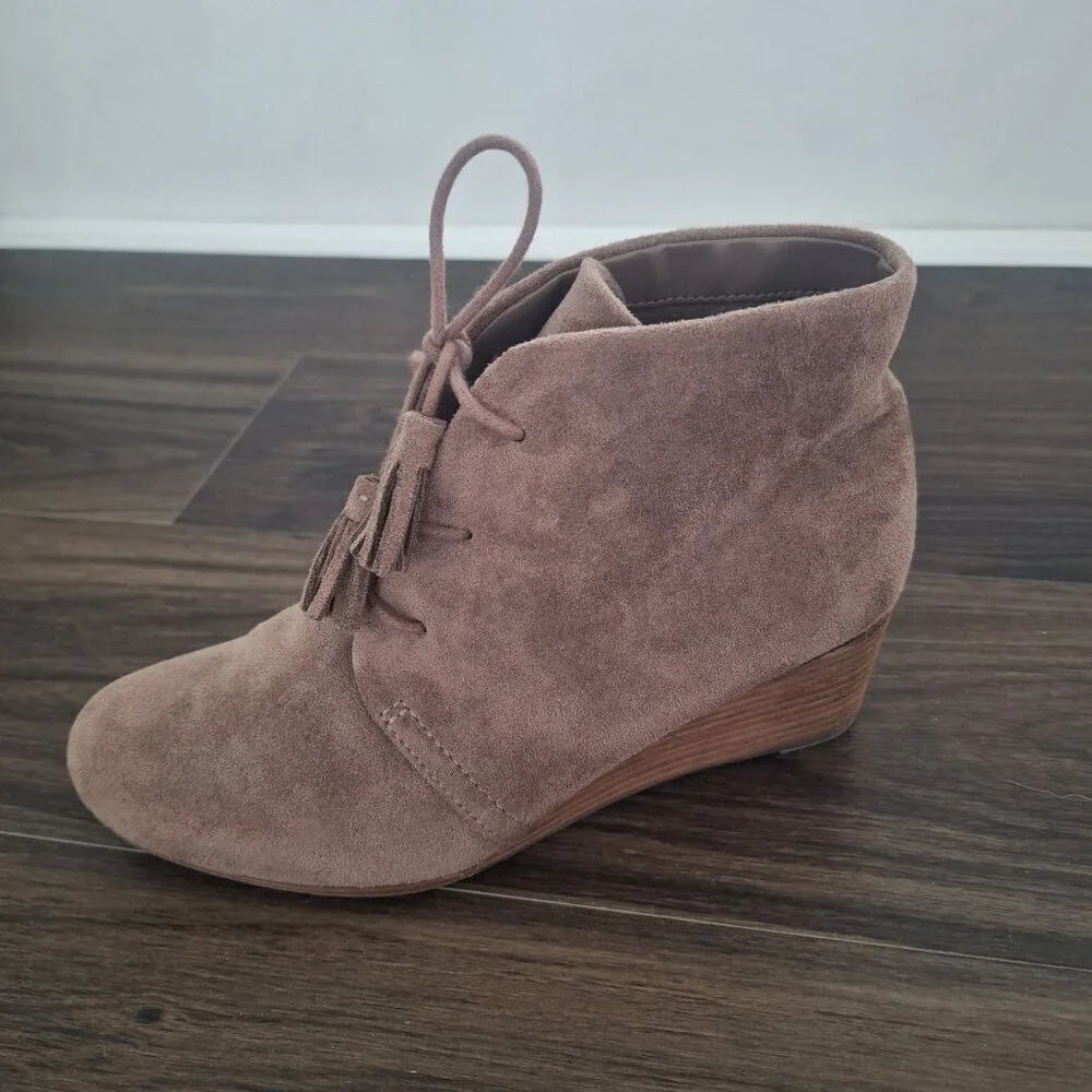 💙 Dr. Scholl's Dakota Suede Taupe Memory Foam Cool Fit Size 6.5 Bootie Comfy Wa